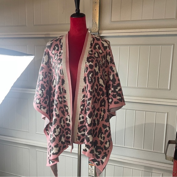 Umgee Sweaters - Umgee Pink and Black Leopard Print Poncho